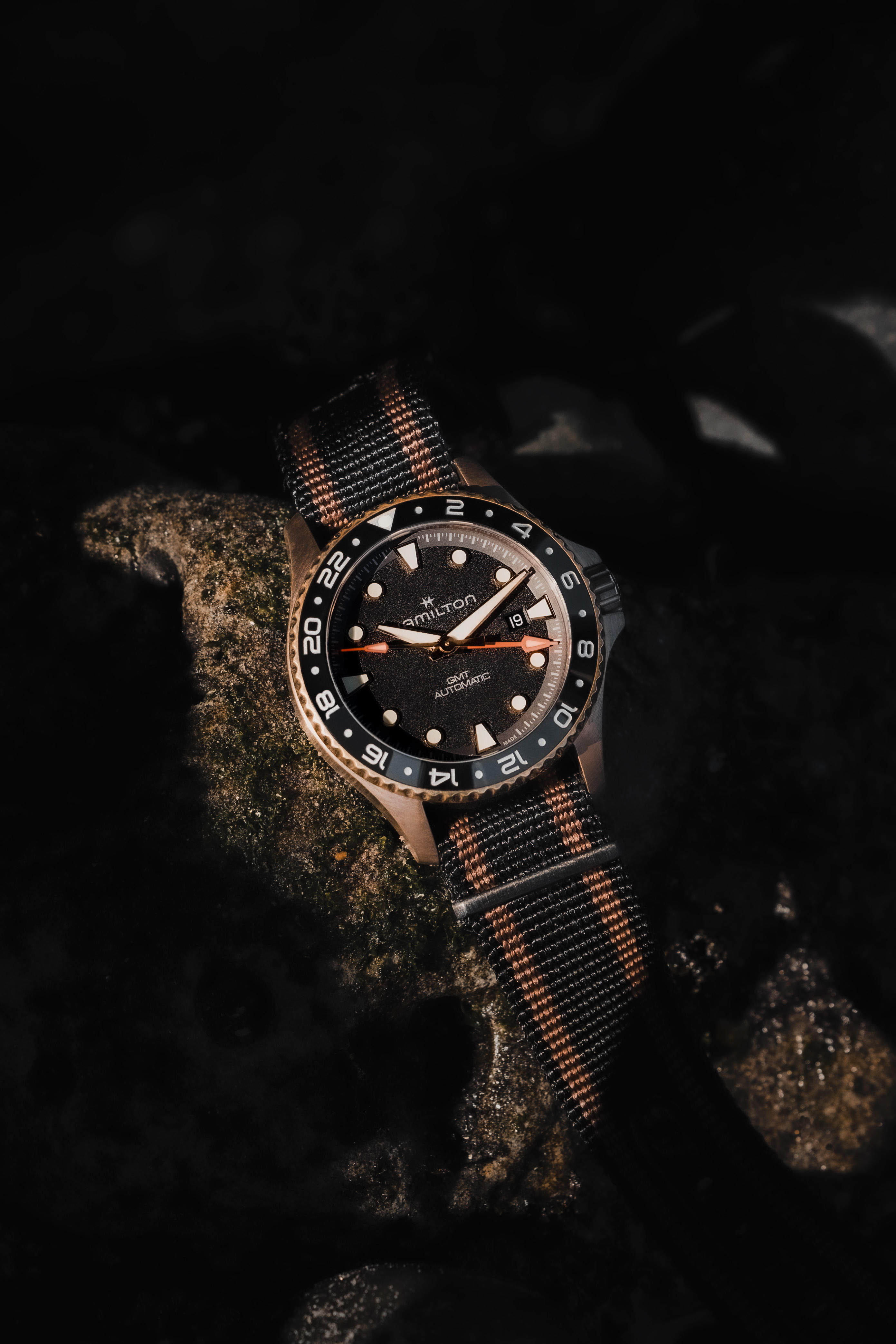 イメージ：新作「カーキ ネイビー スキューバ GMT」発売