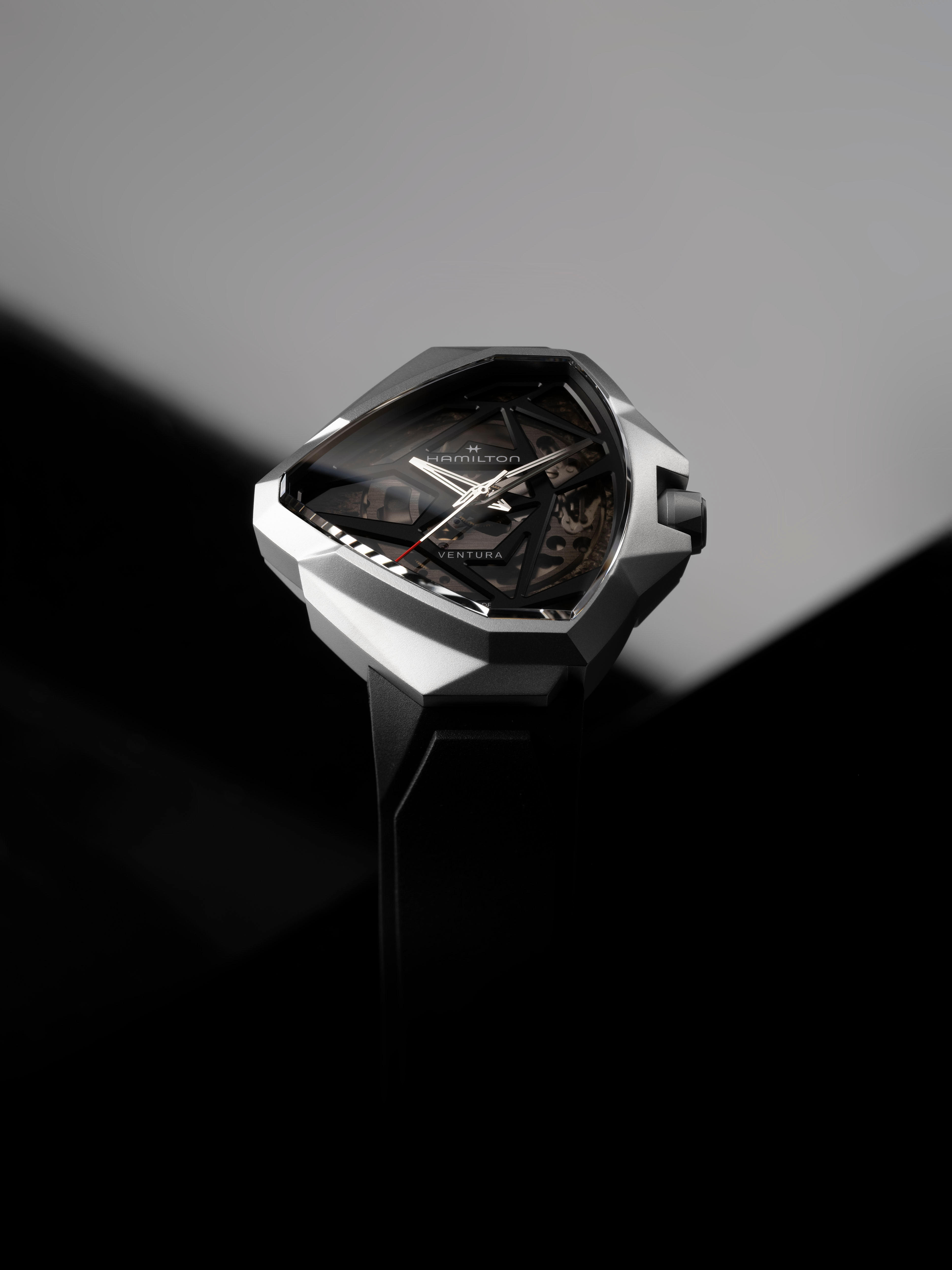 イメージ：新作「ベンチュラ エッジ スケルトン」発売