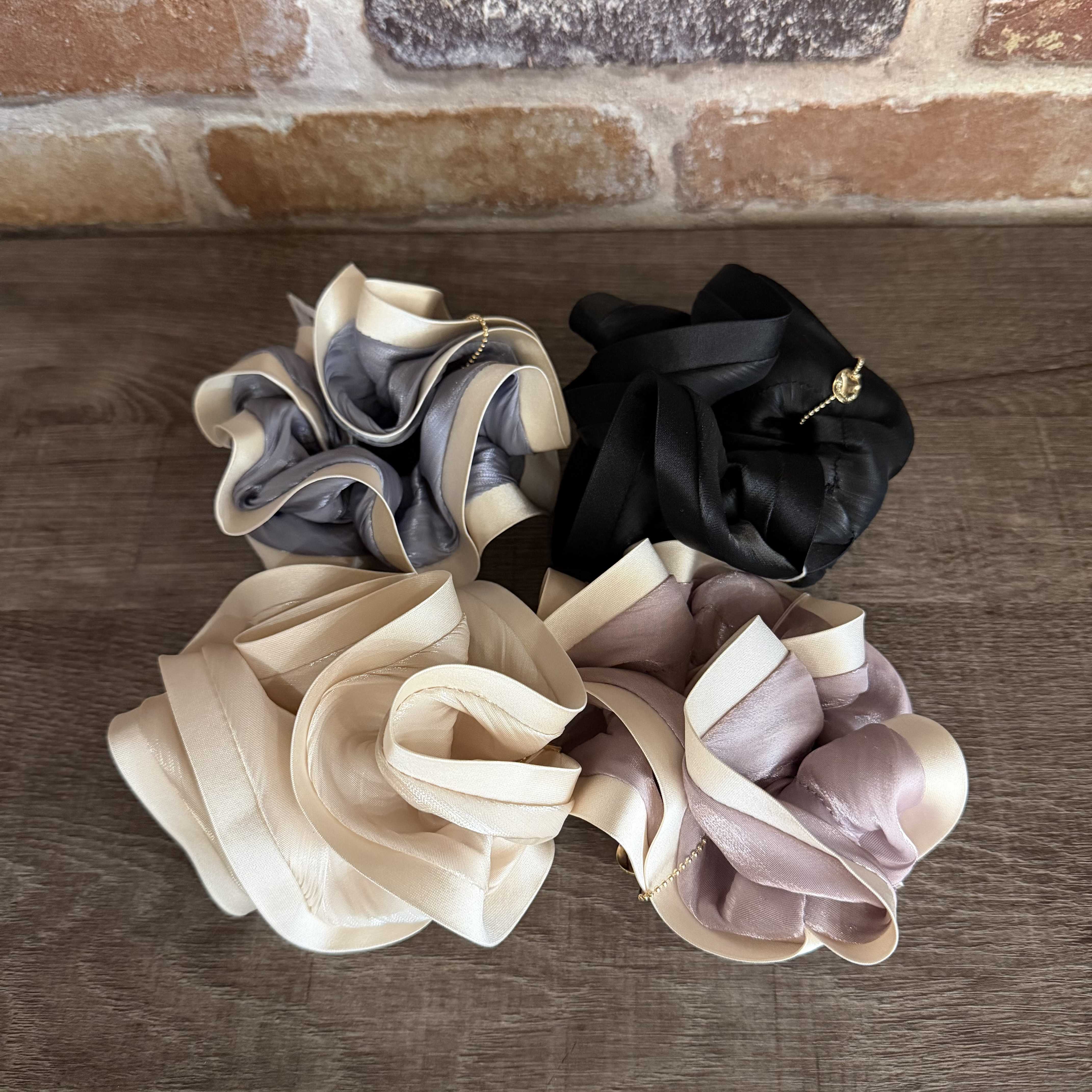 イメージ：メタルロゴパーツ付きシアーシュシュ