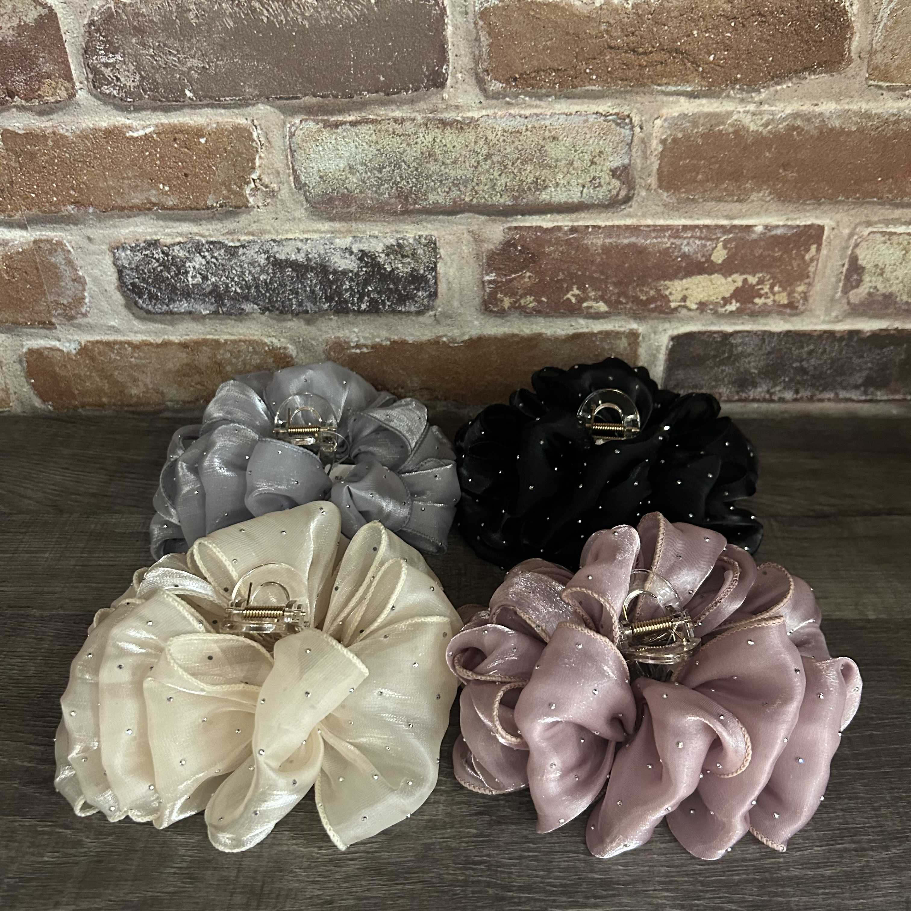 イメージ：光沢サテンスタッズフリルバンス