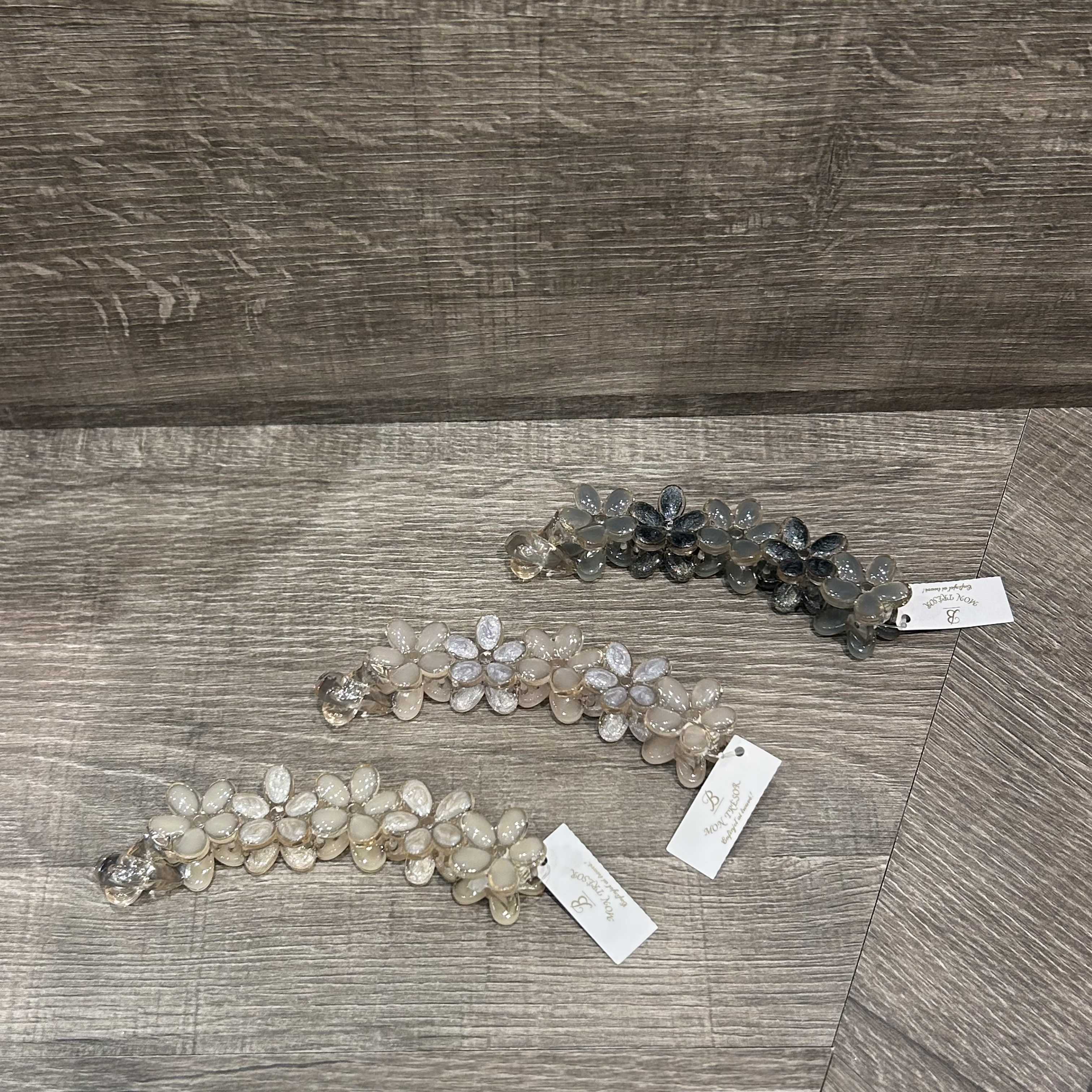 イメージ：フラワーアクリルバナナクリップ