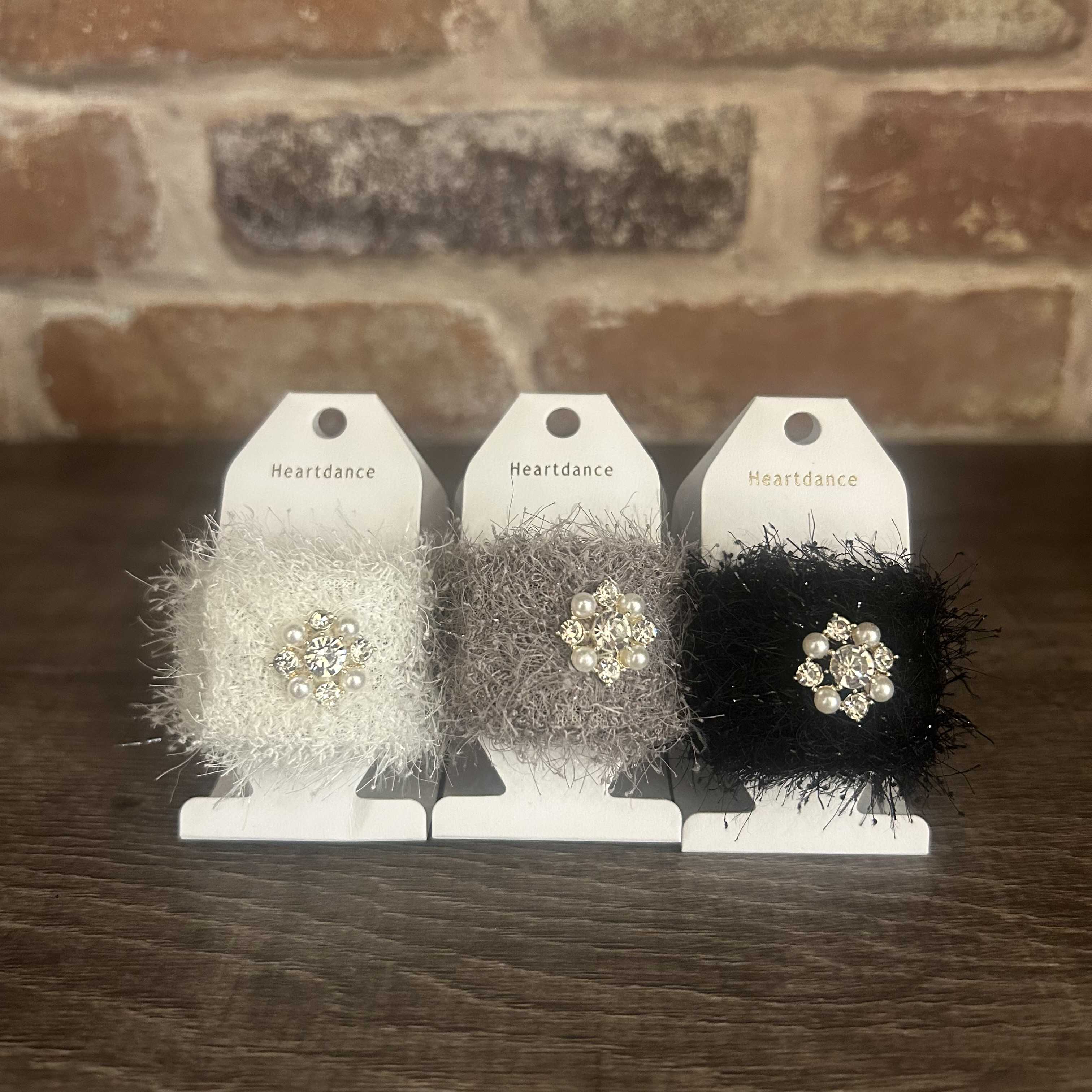 イメージ：シャギービジューロールフックポニー