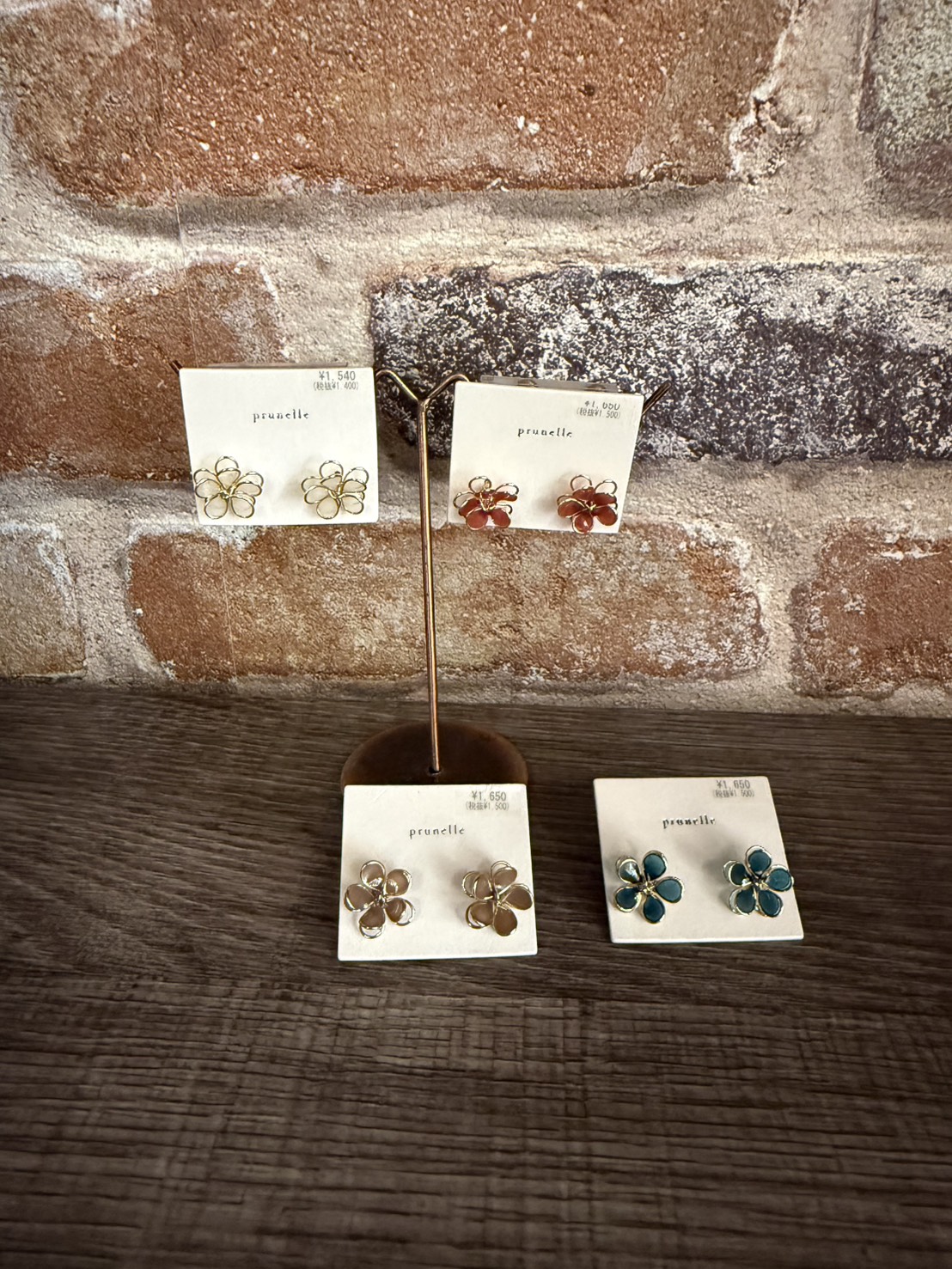 イメージ：花モチーフピアス