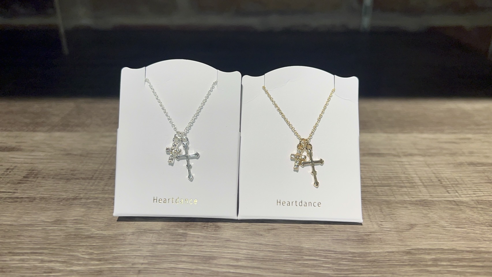 イメージ：クロスチャームネックレス