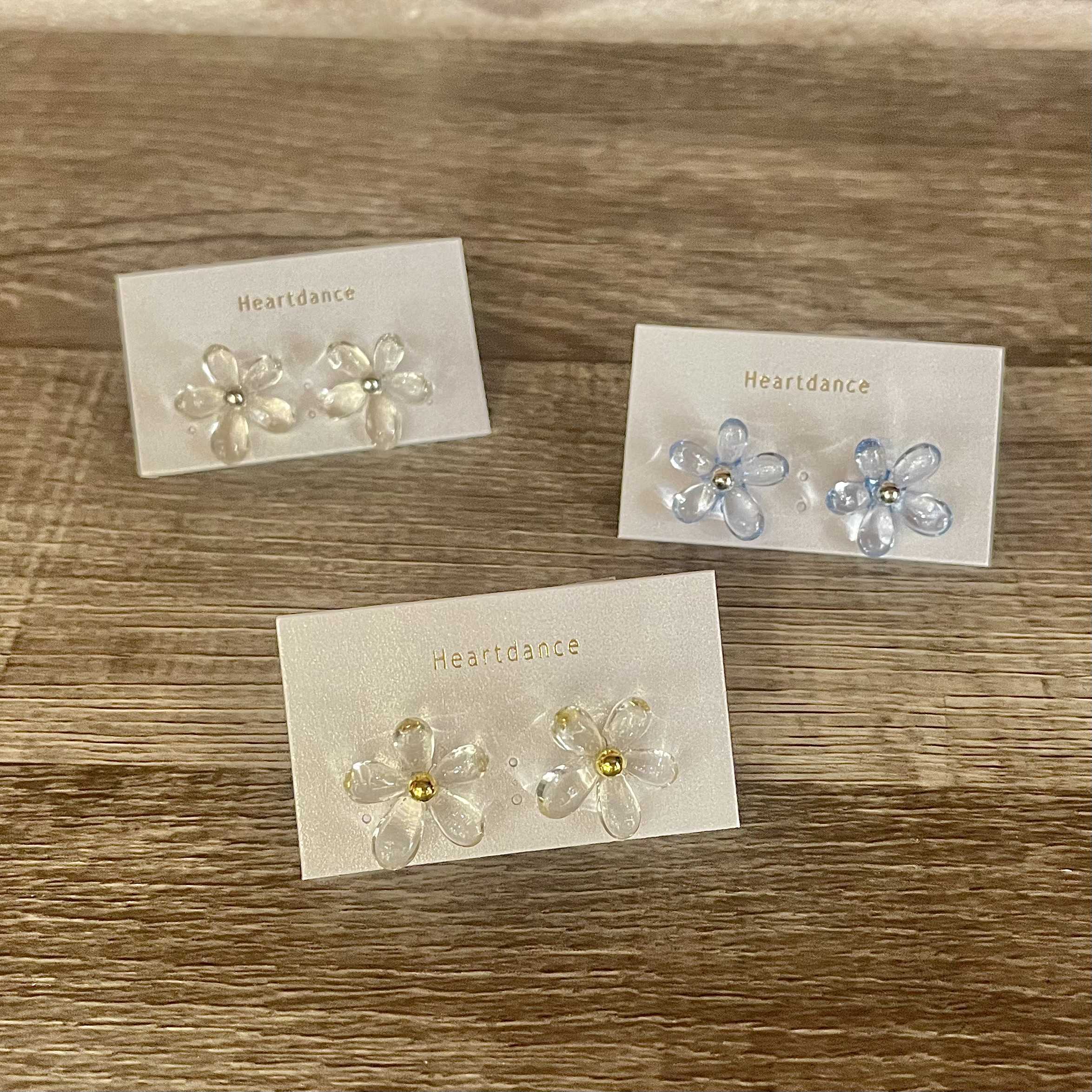 イメージ：アクリルフラワーピアス