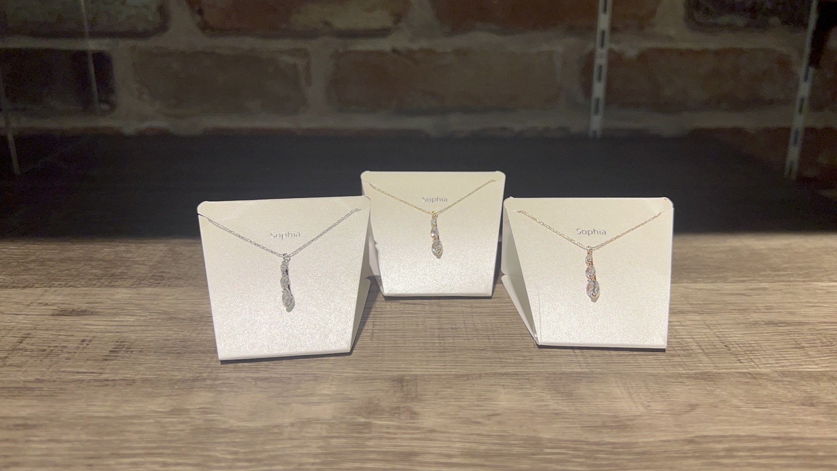 イメージ：プチビジュードロップネックレス