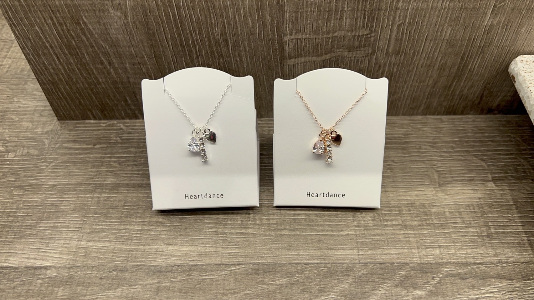 クリスタルショートネックレス