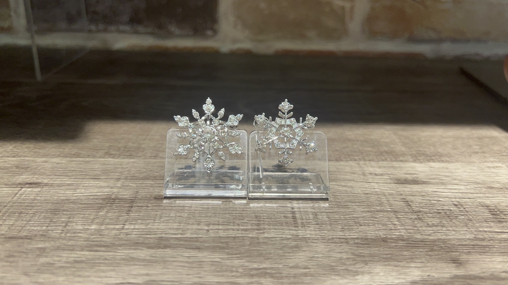 イメージ：スノーモチーフブローチ