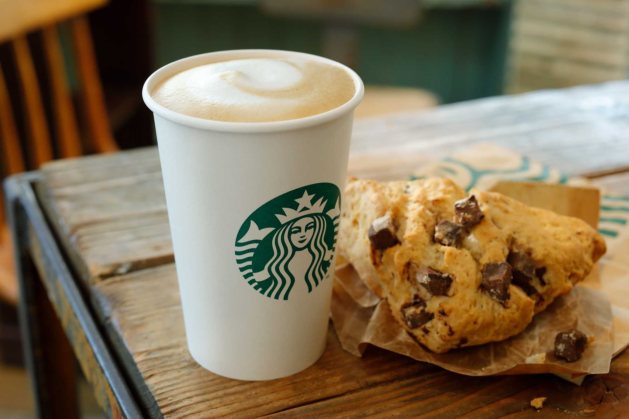 イメージ：①スターバックスラテ・②チョコレートチャンクスコーン