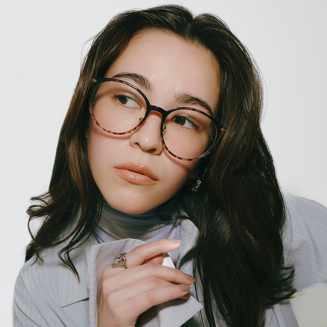 イメージ：こう見えてUV100％カット！マスクとの相性も◎ 気軽に紫外線ケアができる「Zoff UV CLEAR SUNGLASSES」