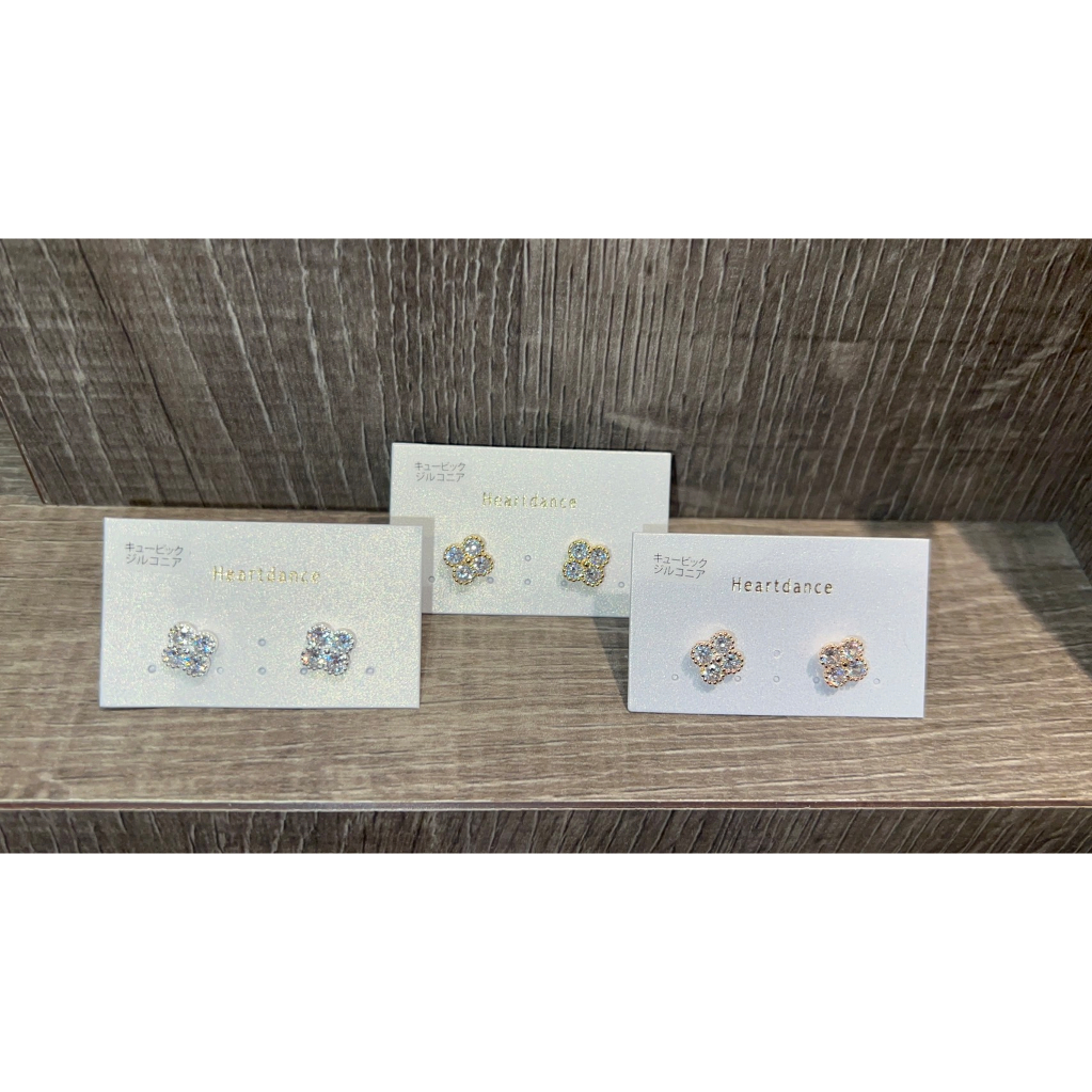 イメージ：四つ花フラワーピアス