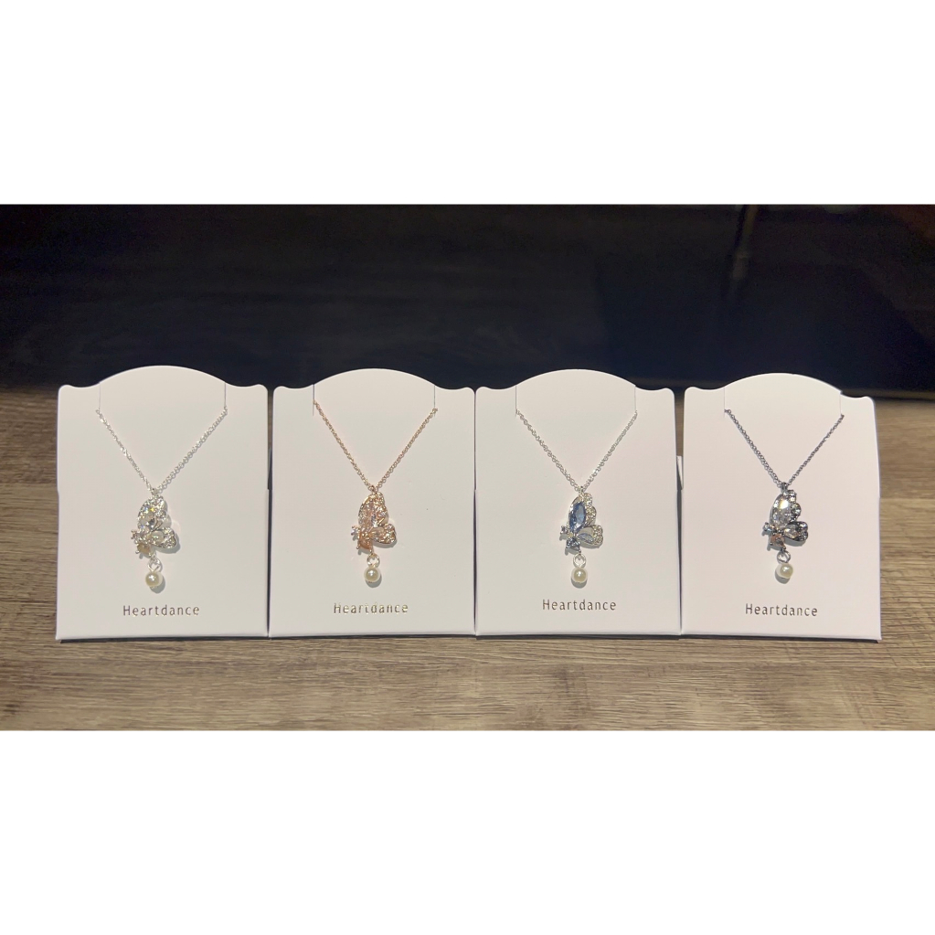 イメージ：バタフライ×パールネックレス