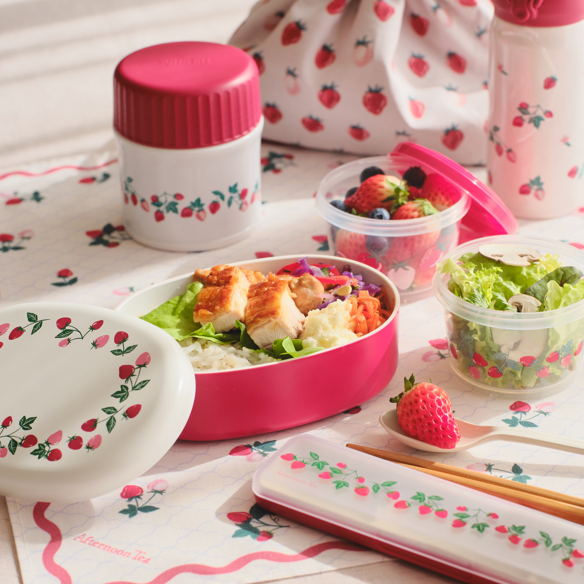 イメージ：NEW Lunch Items！　　　　　