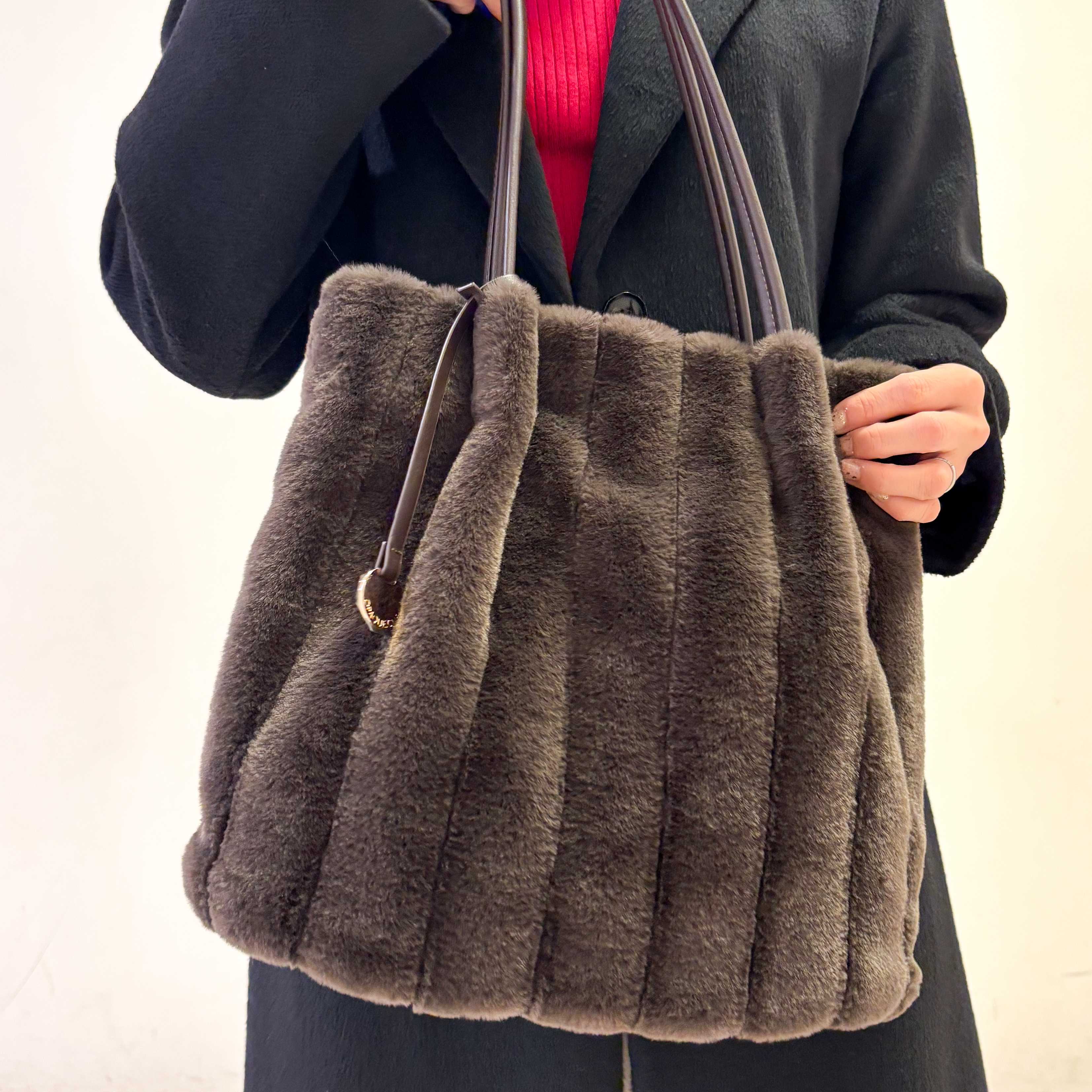 イメージ：フェイクファートートバッグ