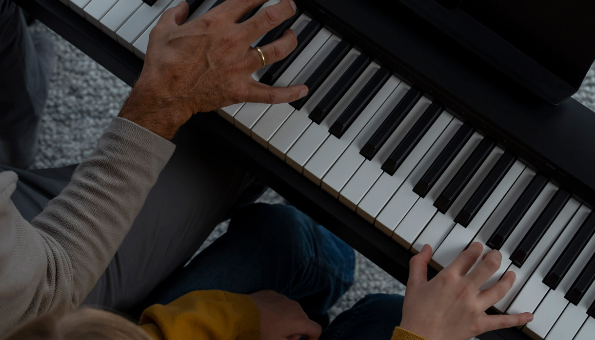 イメージ：軽量/コンパクトな電子ピアノ【KAWAI ES60】