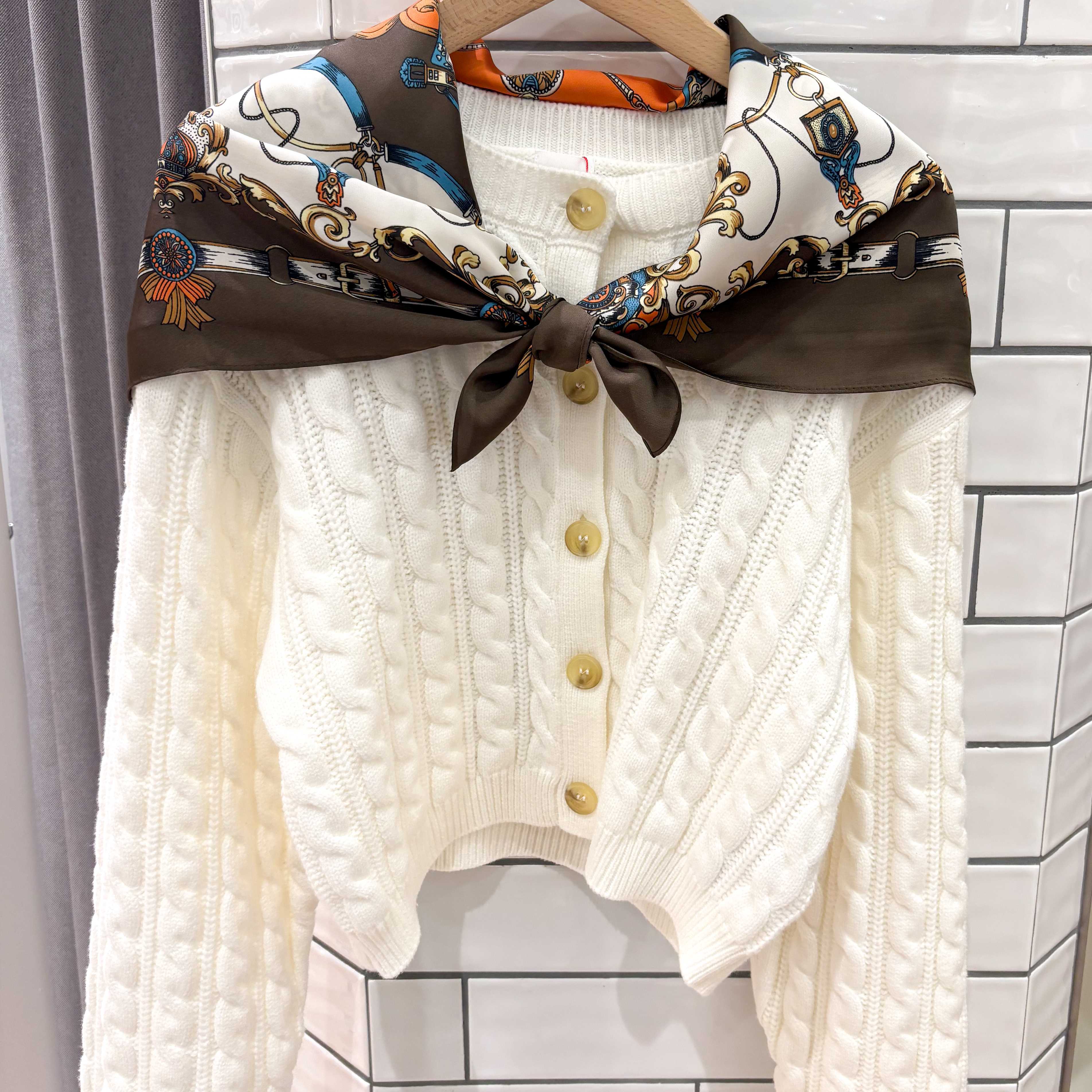 イメージ：ニットカーディガン