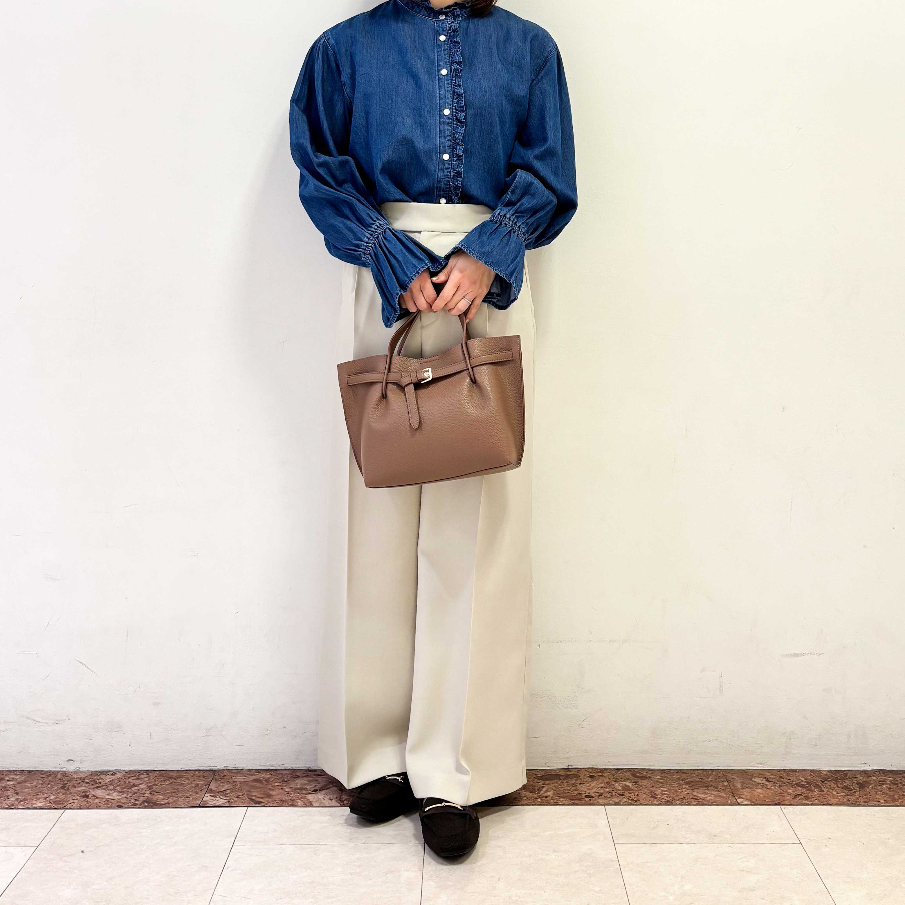 イメージ：デニムフリルブラウス