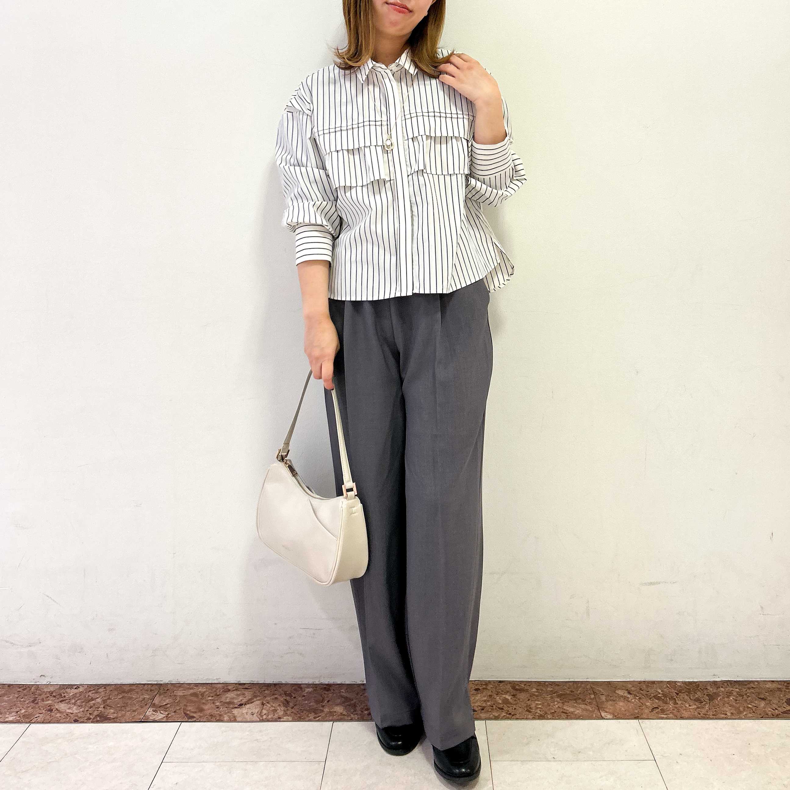 タックフリルブラウス