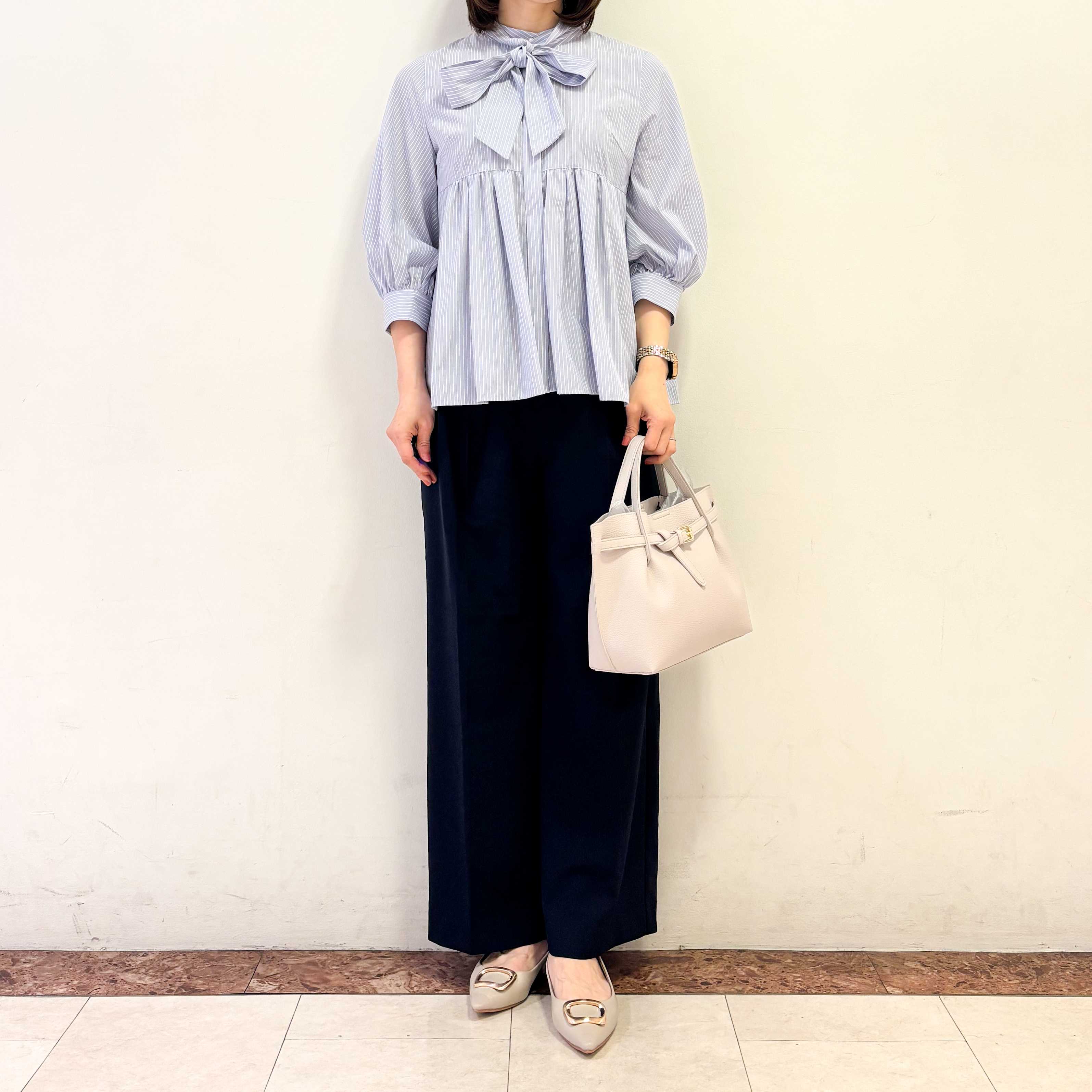 イメージ：ペプラムブラウス