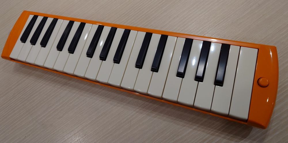 イメージ：オレンジ色のピアニカ入荷♪