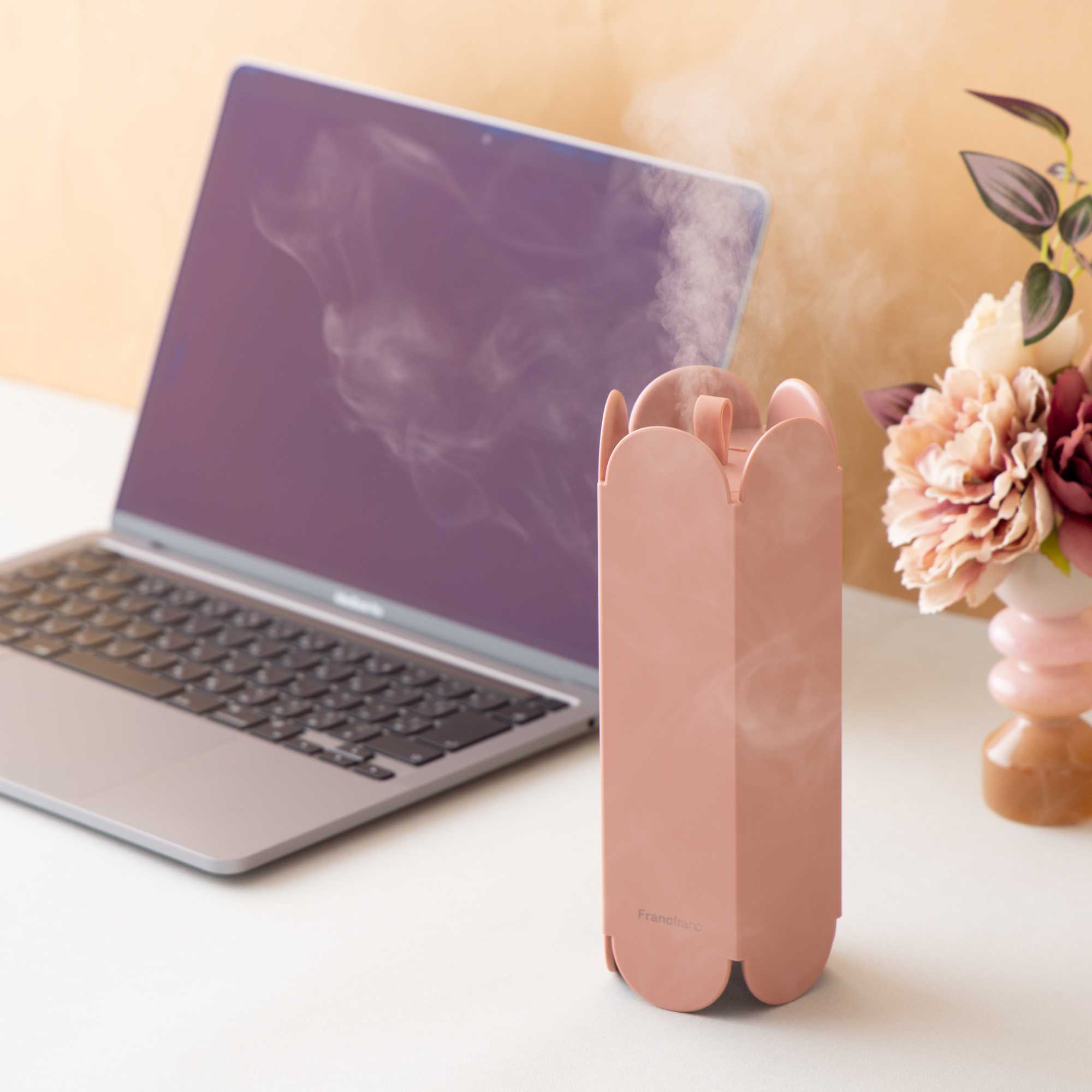 イメージ：コードレスでどこでも使える充電式の超音波加湿器