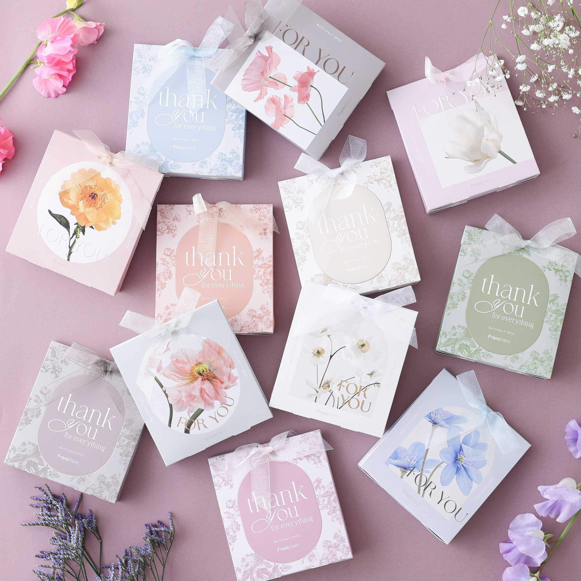 イメージ：お花デザインのパッケージがかわいらしいバスソルトのギフトセット