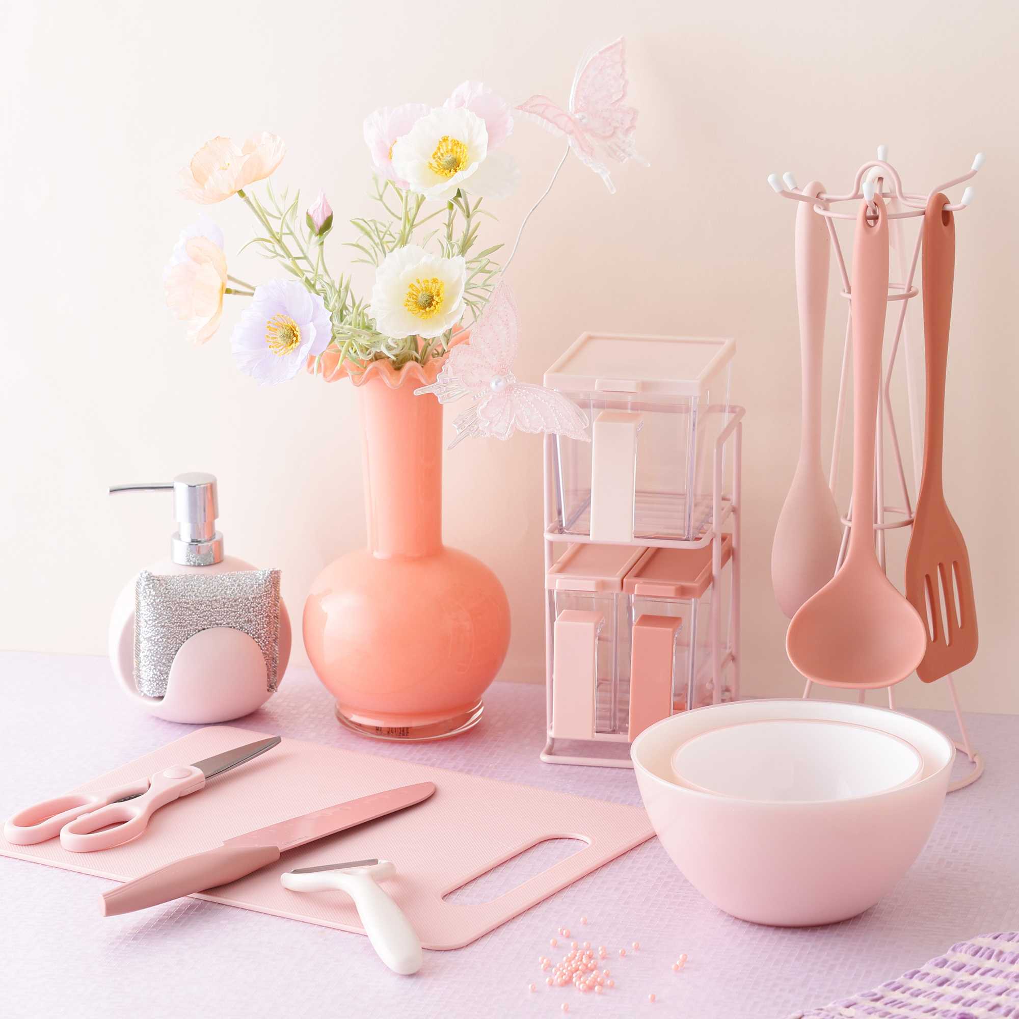 イメージ：統一感のあるカラーリングのアイテムを揃えて、キッチンのコーディネートを楽しもう！