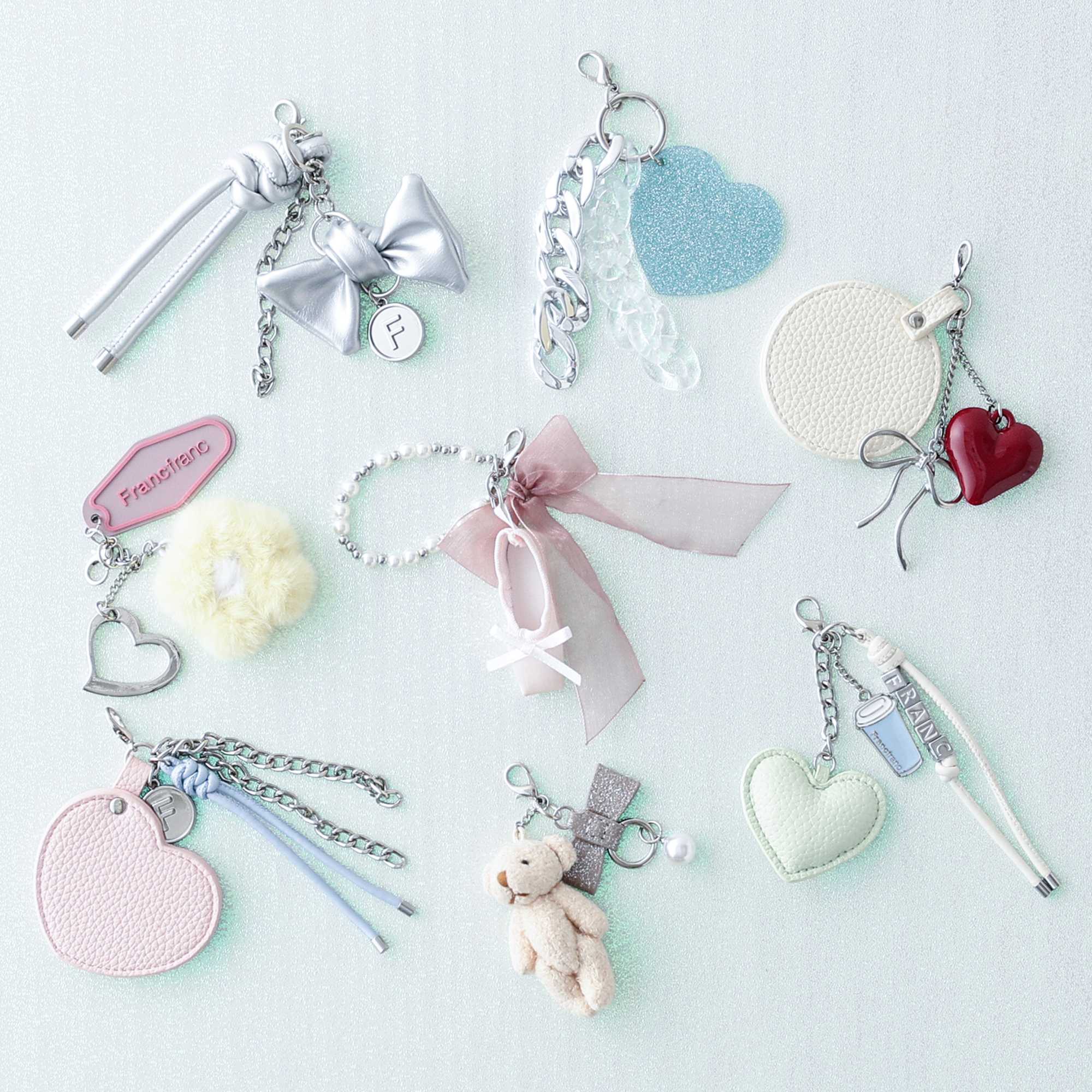 イメージ：ステンレスボトルやタンブラーに取り付けられるチャーム