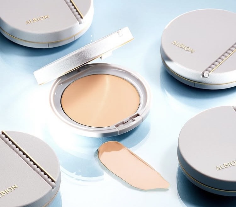 イメージ：極薄ヴェール♥ガラスツヤ肌ファンデ